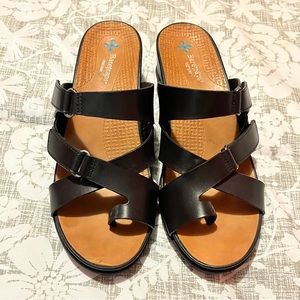 BareTraps wedge Sandal